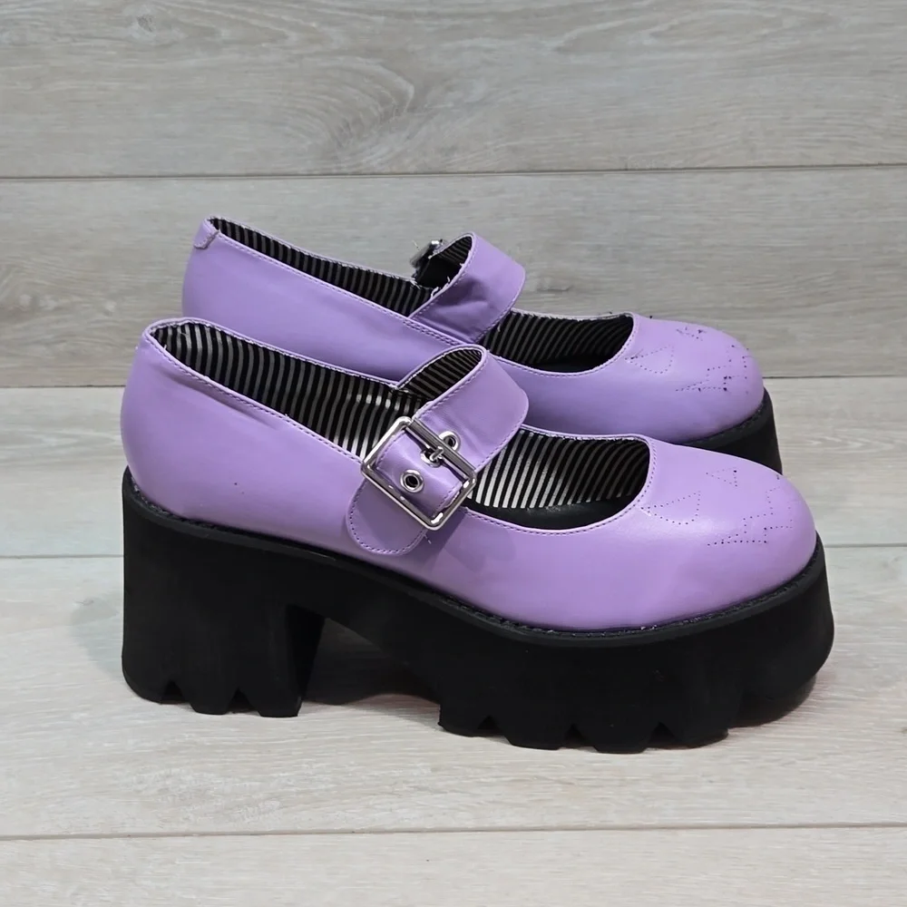 Vintage Trickz N' Treatz by Dolls Kill Tractor Platform Chunky Y2K shoes 11